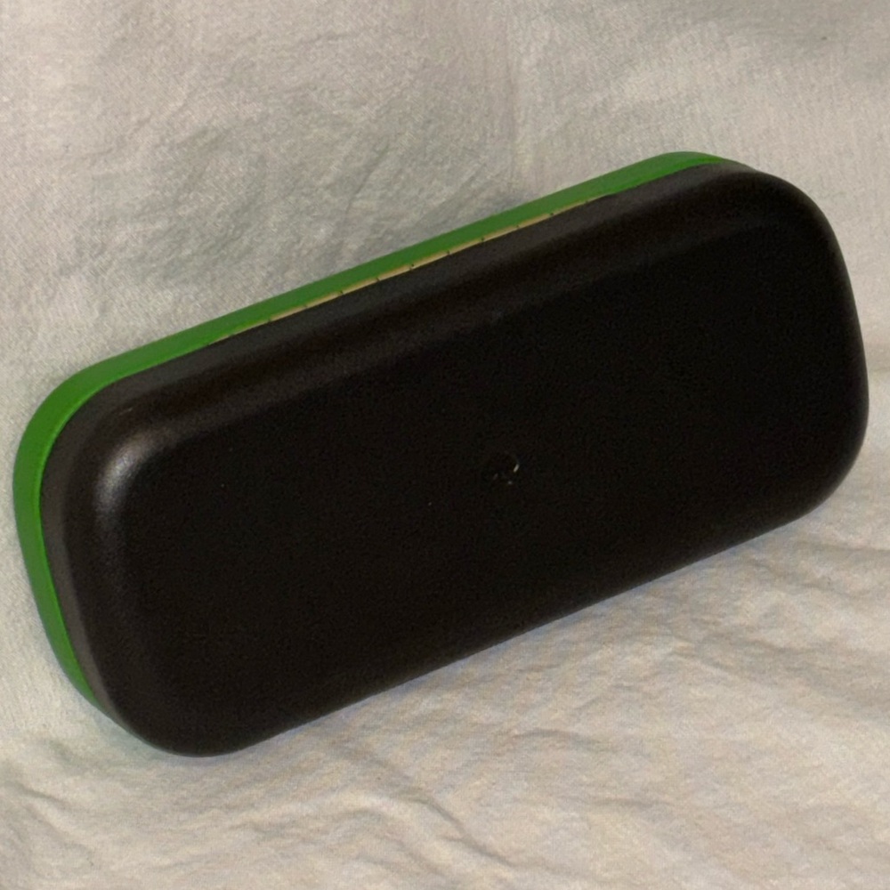 Kate Spade green & black hard shell signature eyeglass readers sunglass case - Picture 2 of 15